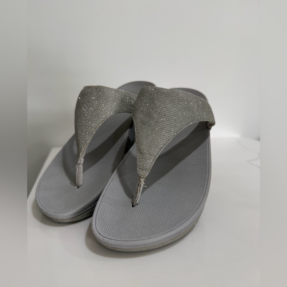 Fitflop  Size 7 Lulu Shimmerlux Womens Sandal Silver Toe Post Slip-On - Picture 3 of 10